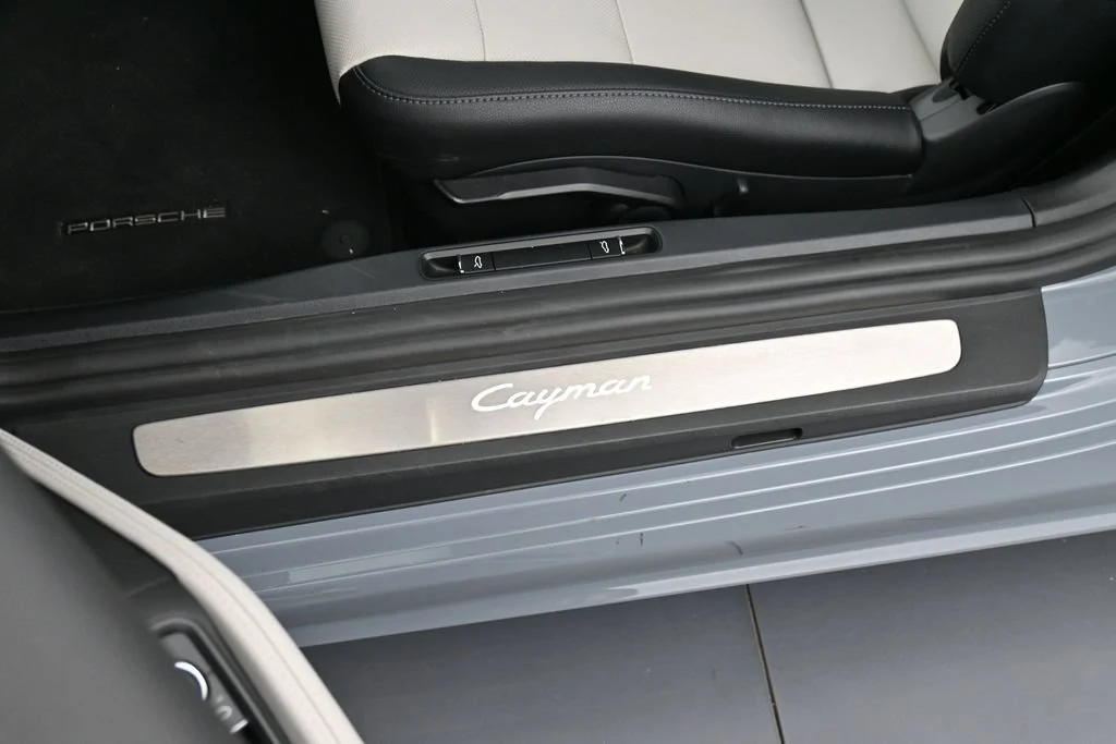 2024 Porsche 718 Cayman Style Edition interior, door sill, Black/Chalk
