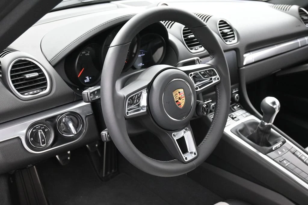 2024 Porsche 718 Cayman Style Edition interior, dashboard, Black/Chalk