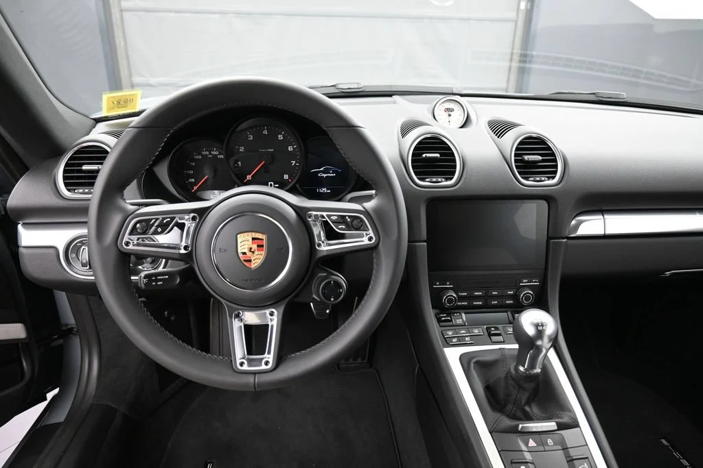 2024 Porsche 718 Cayman Style Edition interior, dashboard, Black/Chalk