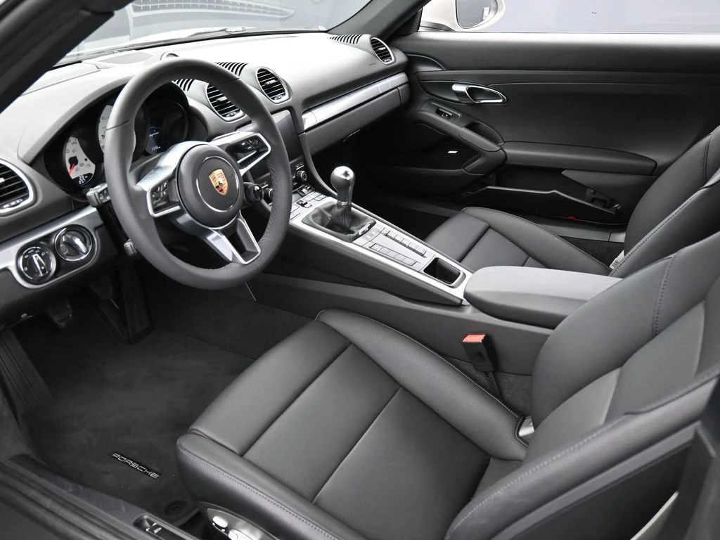 2024 Porsche 718 Cayman interior, Black