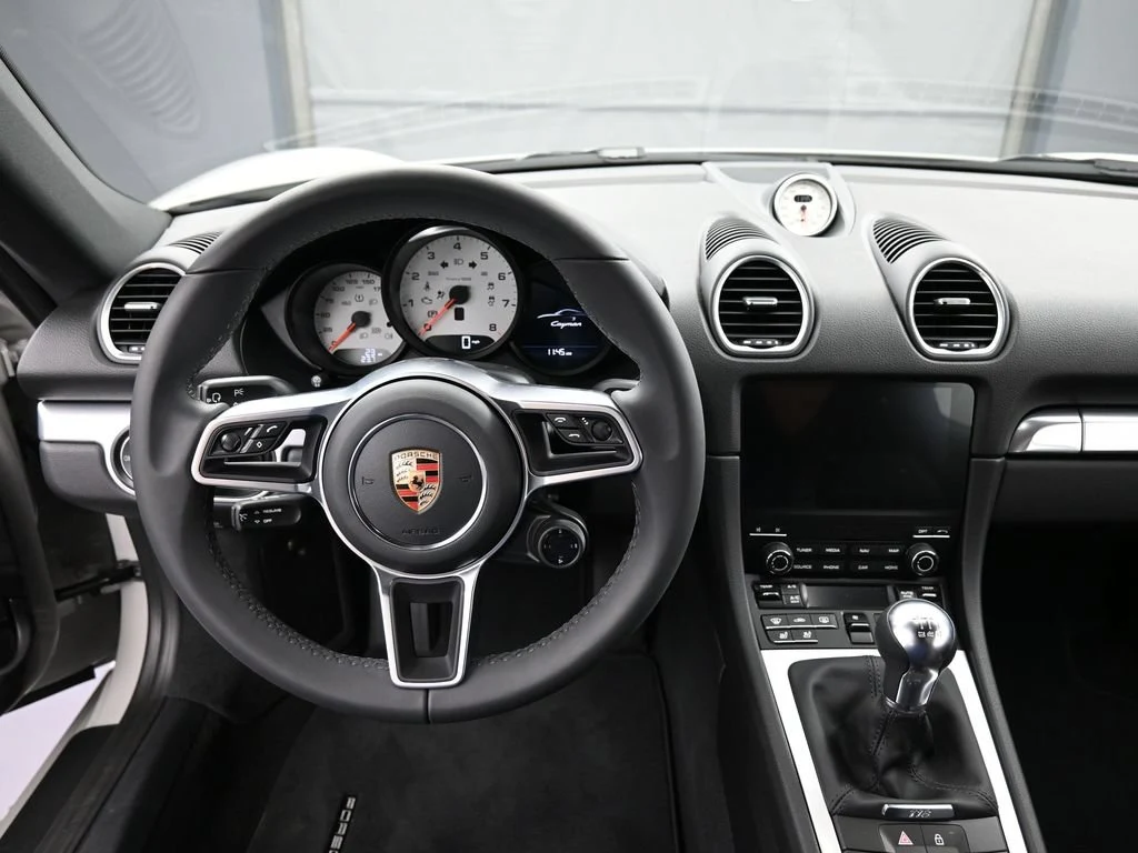 2024 Porsche 718 Cayman interior, dashboard, Black