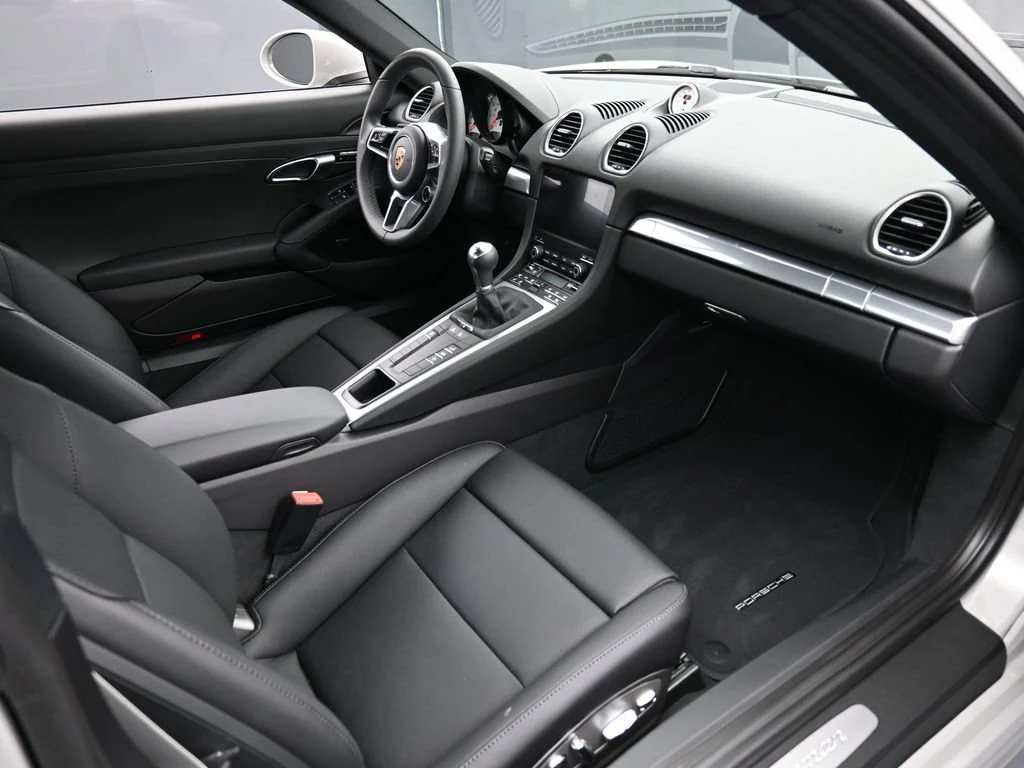 2024 Porsche 718 Cayman interior, Black