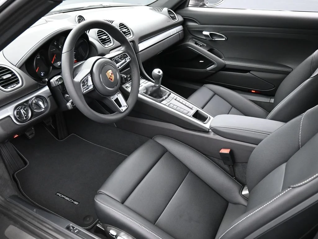 2025 Porsche 718 Cayman Style Edition interior, Black