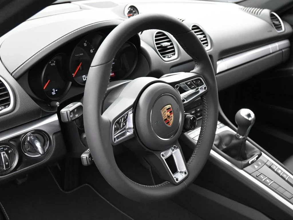 2025 Porsche 718 Cayman Style Edition interior, Black