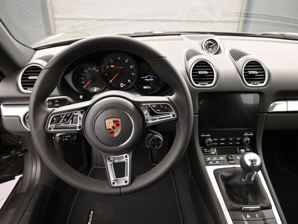 2025 Porsche 718 Cayman Style Edition interior, dashboard, Black