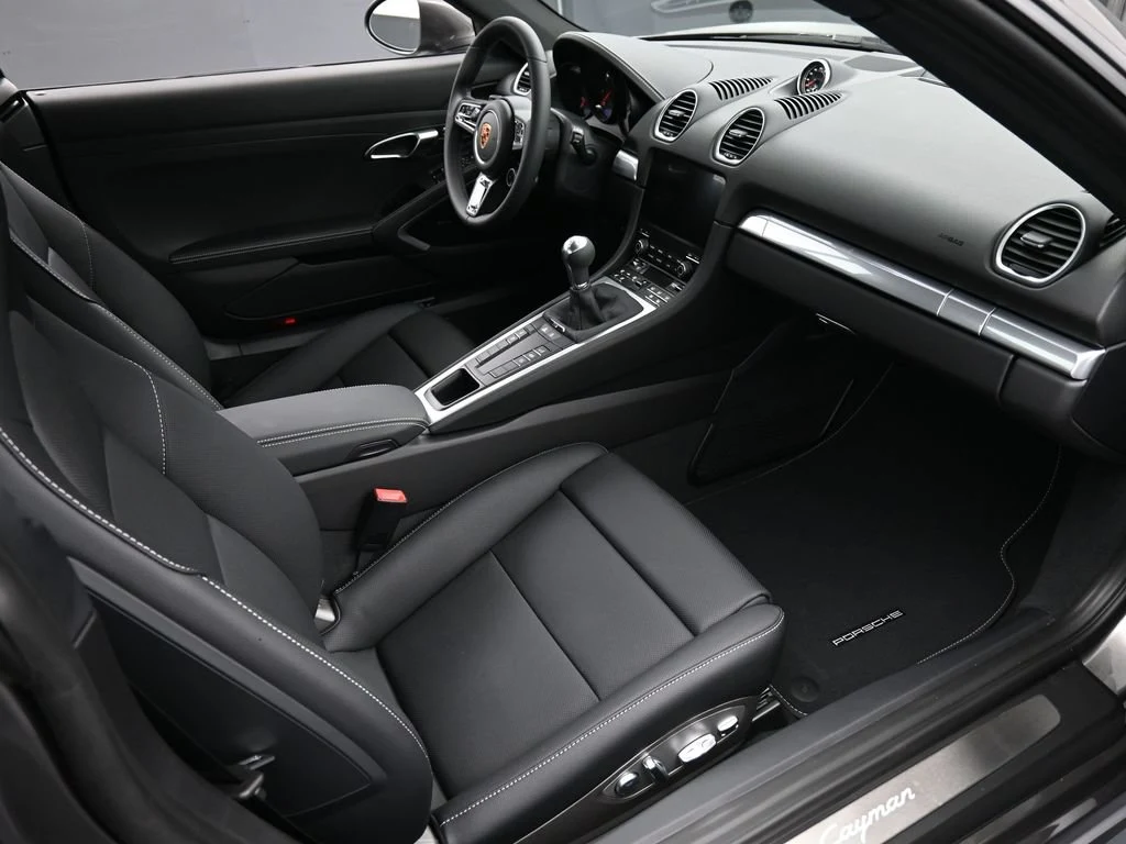 2025 Porsche 718 Cayman Style Edition interior, Black