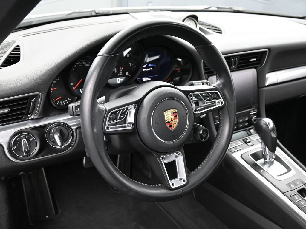 2019 Porsche 911 Targa 4 interior, dashboard, Black