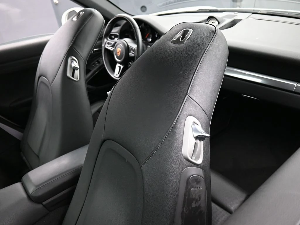 2019 Porsche 911 Targa 4 interior, Black
