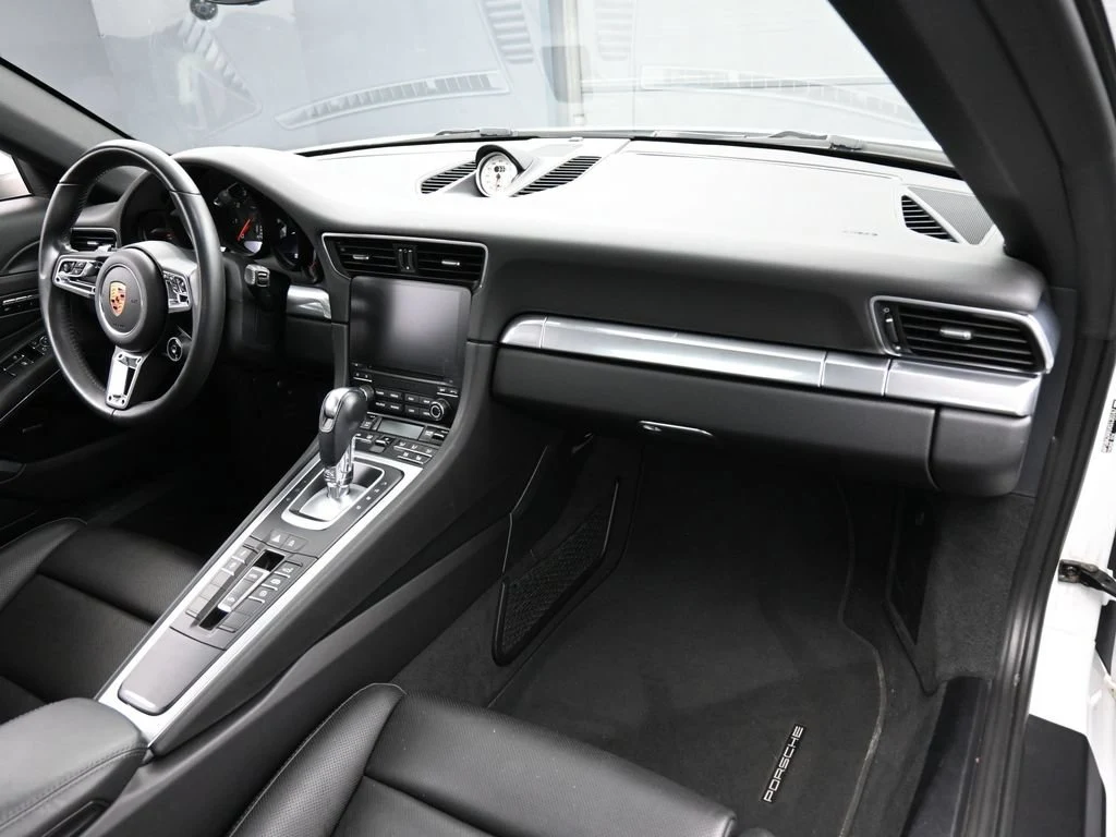 2019 Porsche 911 Targa 4 interior, Black