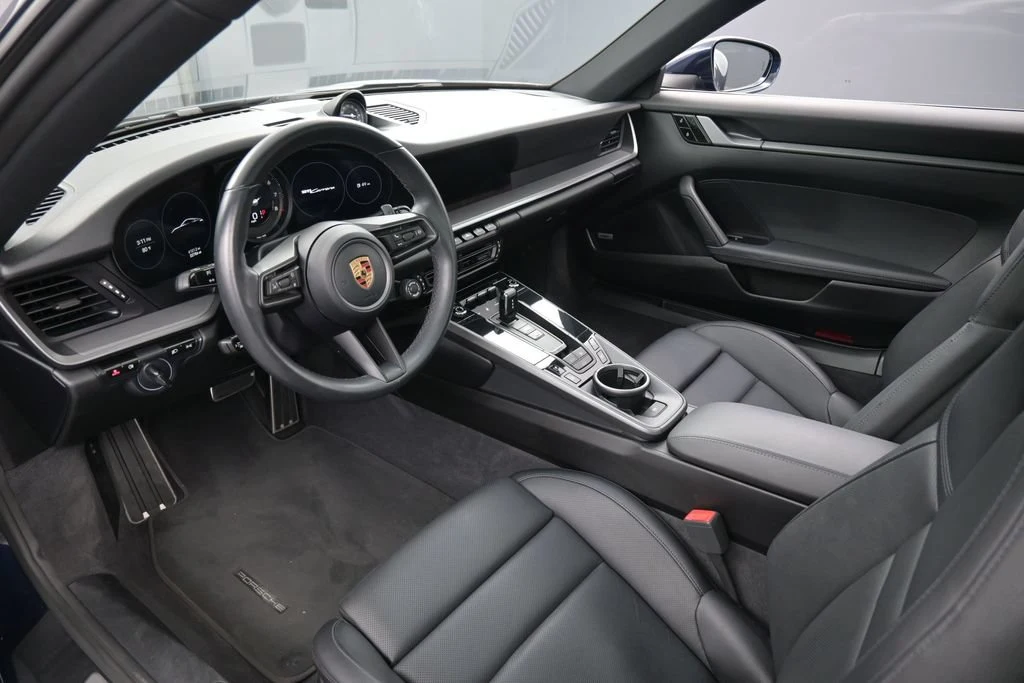 2020 Porsche 911 Carrera interior, dashboard, Black