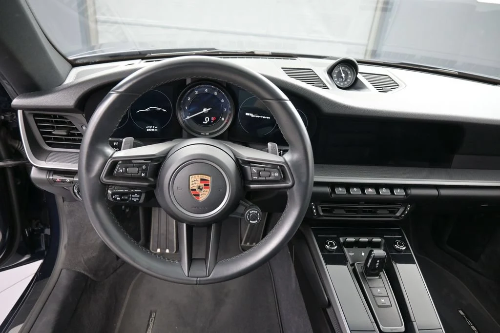 2020 Porsche 911 Carrera interior, dashboard, Black