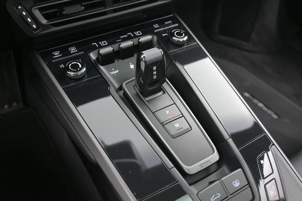 2020 Porsche 911 Carrera interior, center console, Black