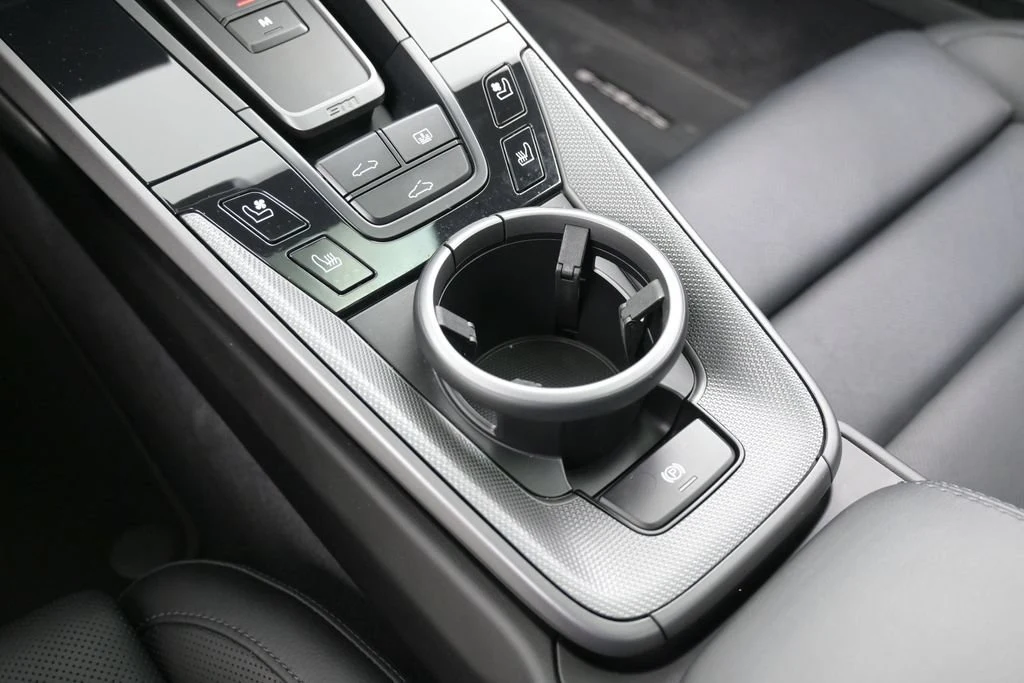 2020 Porsche 911 Carrera interior, center console, Black