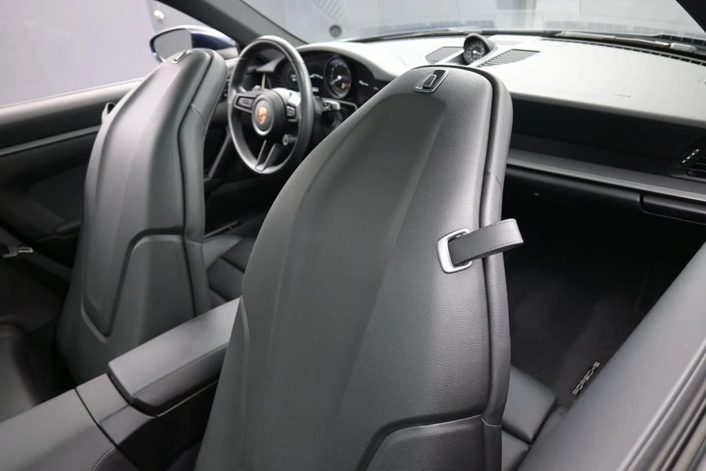 2020 Porsche 911 Carrera interior, Black