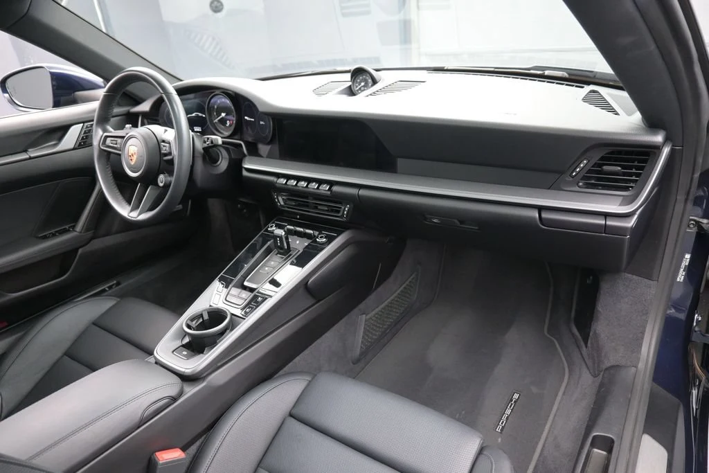 2020 Porsche 911 Carrera interior, Black