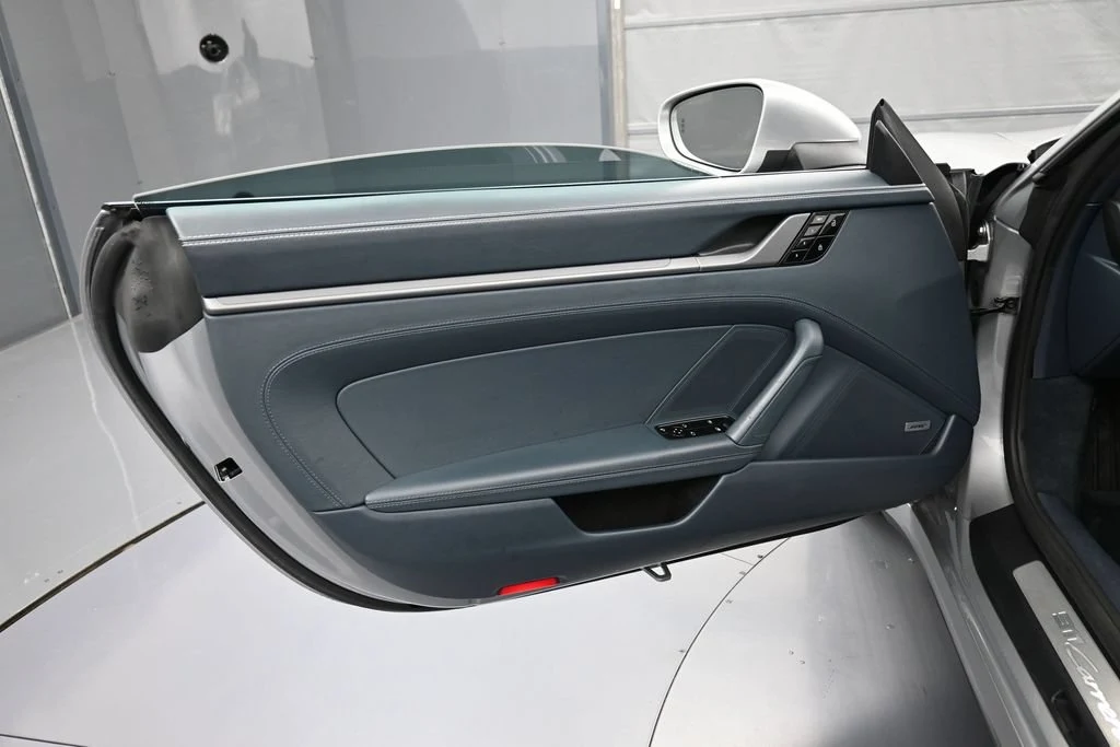 2020 Porsche 911 Carrera interior, door panel, Graphite Blue