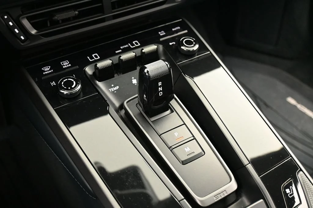 2020 Porsche 911 Carrera interior, center console, Graphite Blue