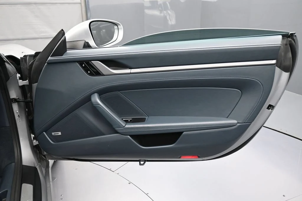2020 Porsche 911 Carrera interior, door panel, Graphite Blue