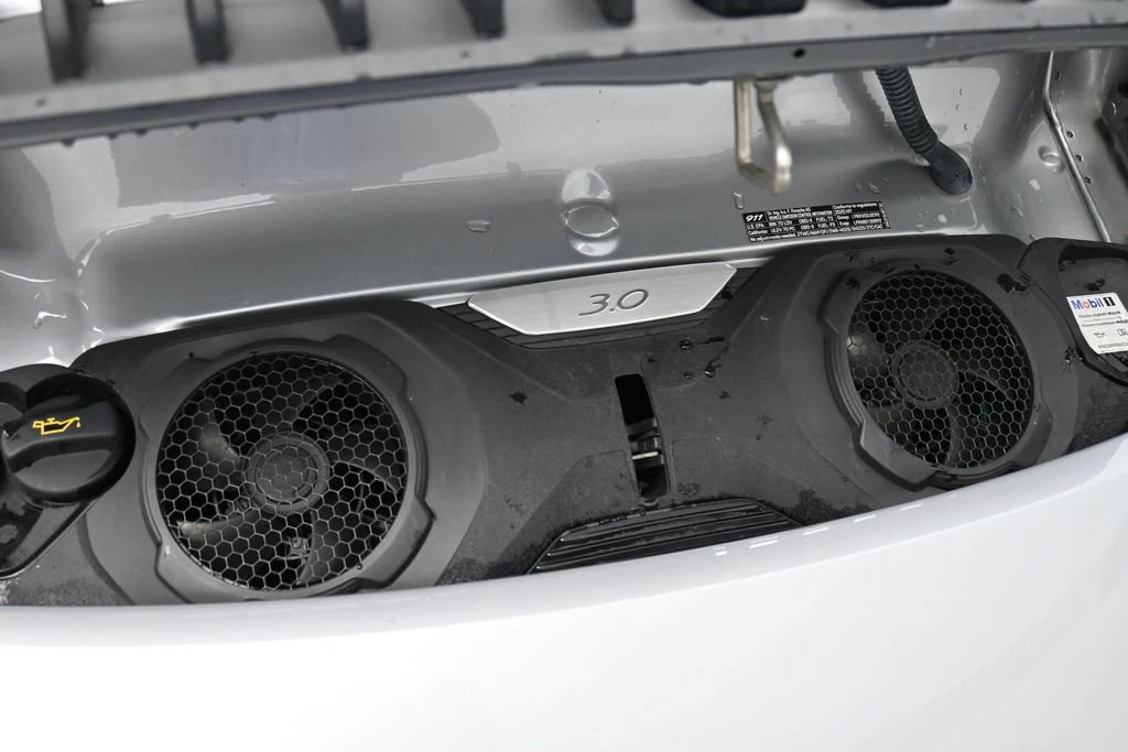 2020 Porsche 911 Carrera, detail