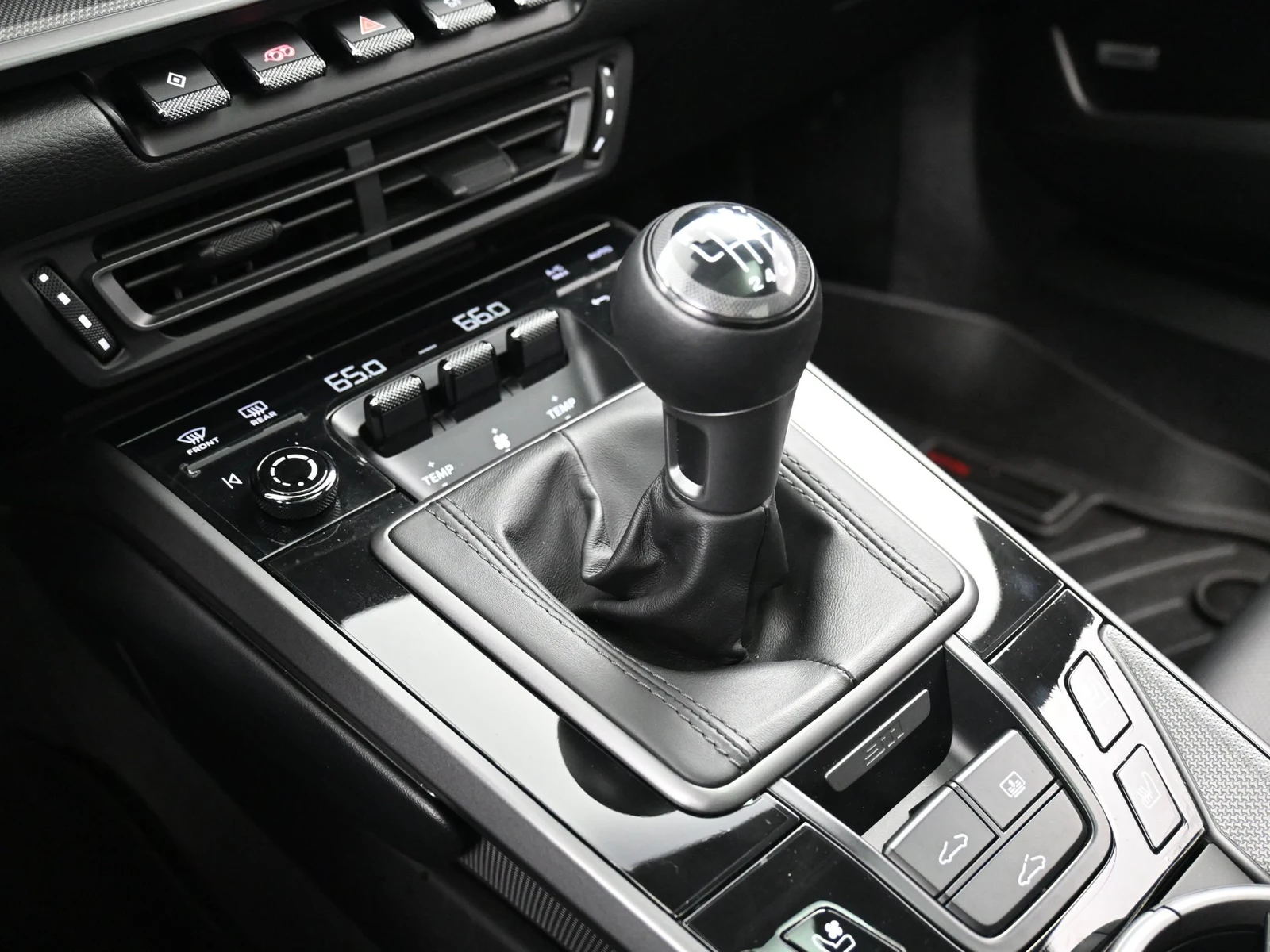 2021 Porsche 911 Carrera S interior, center console, Black
