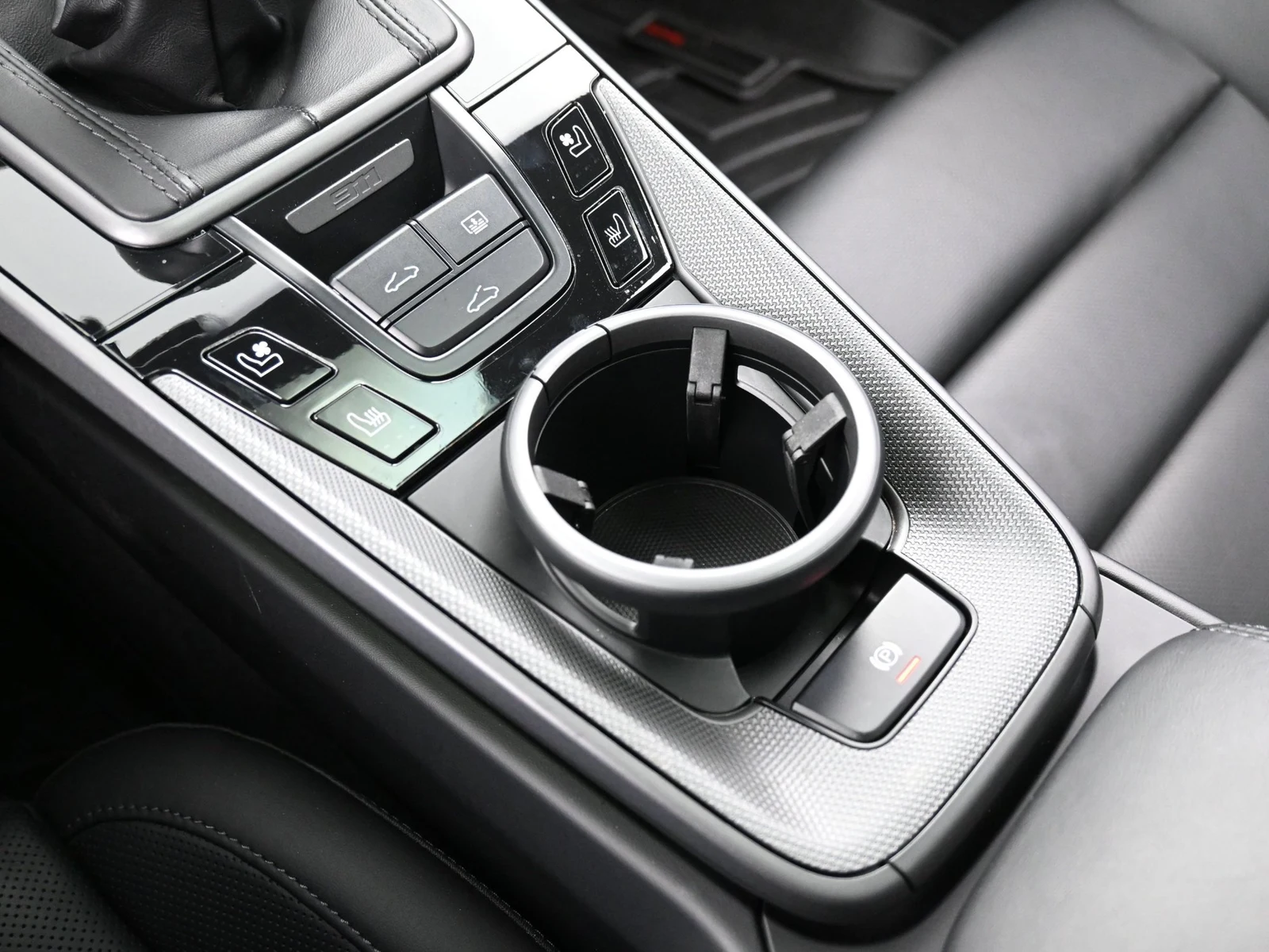 2021 Porsche 911 Carrera S interior, center console, Black