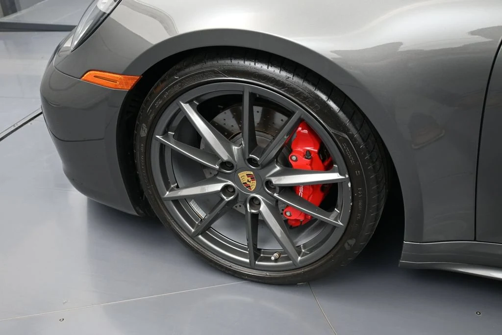 2023 Porsche 911 Carrera 4S Cabriolet wheel