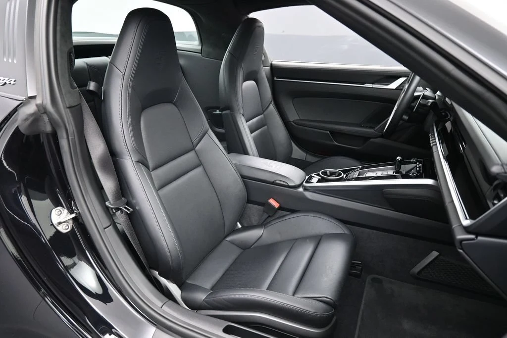 2024 Porsche 911 Targa 4S interior, seats, Black