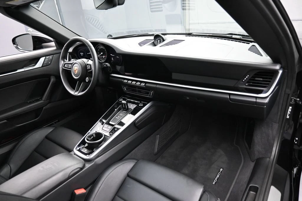 2024 Porsche 911 Targa 4S interior, Black