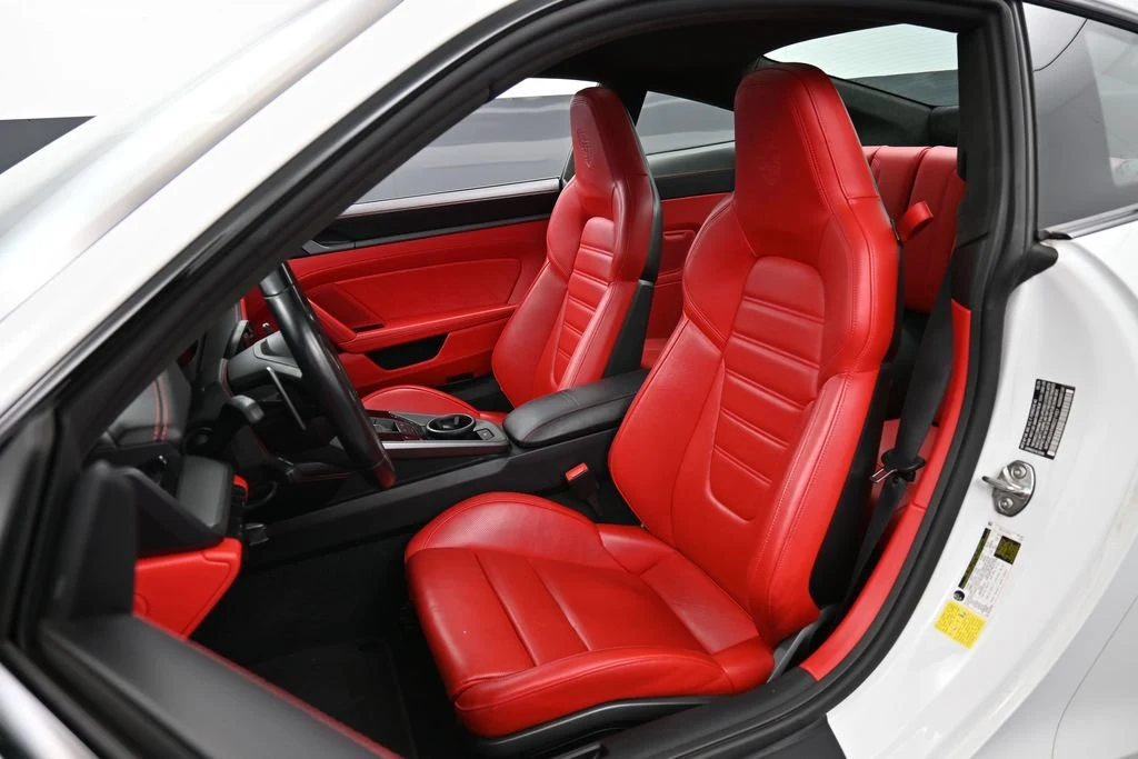 2024 Porsche 911 Carrera 4S interior, seats, Black