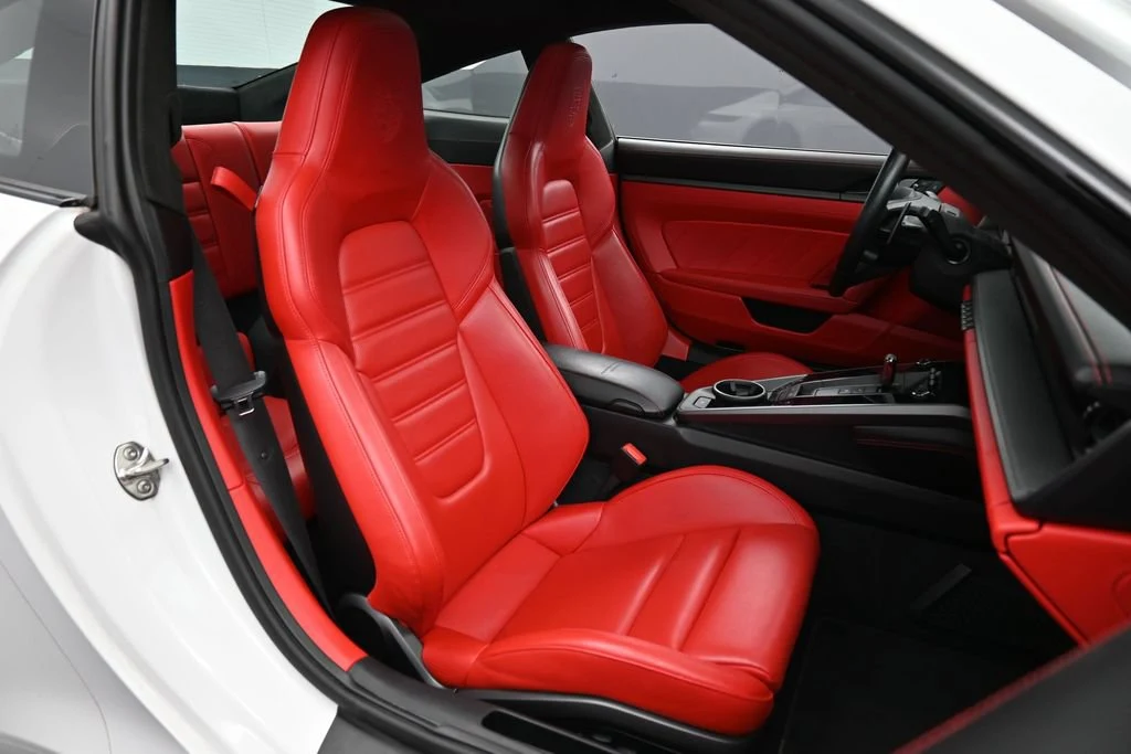 2024 Porsche 911 Carrera 4S interior, seats, Black