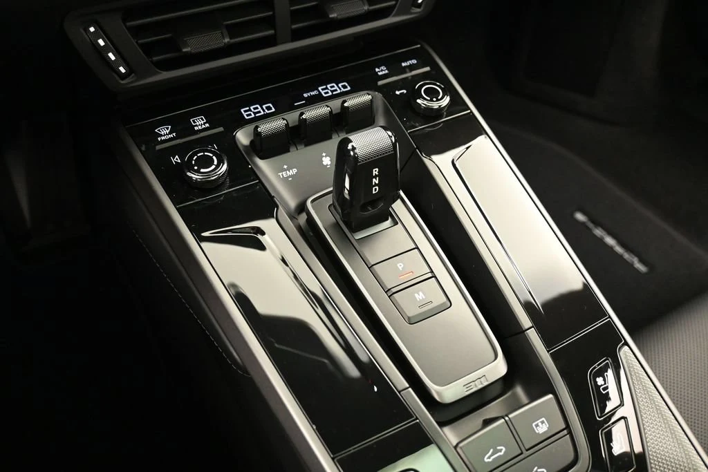 2026 Porsche 911 Carrera interior, center console