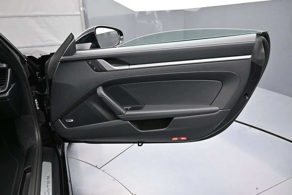 2026 Porsche 911 Carrera interior, door panel