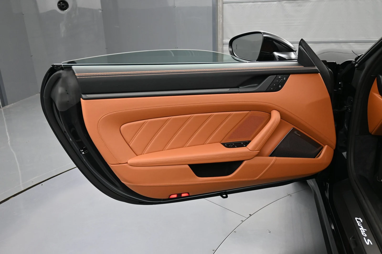 2026 Porsche 911 Turbo S interior, door panel, Basalt Black/Classic Cognac