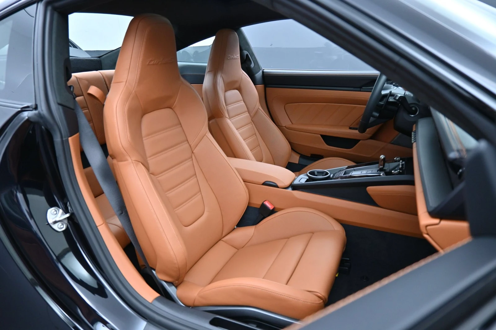 2026 Porsche 911 Turbo S interior, seats, Basalt Black/Classic Cognac