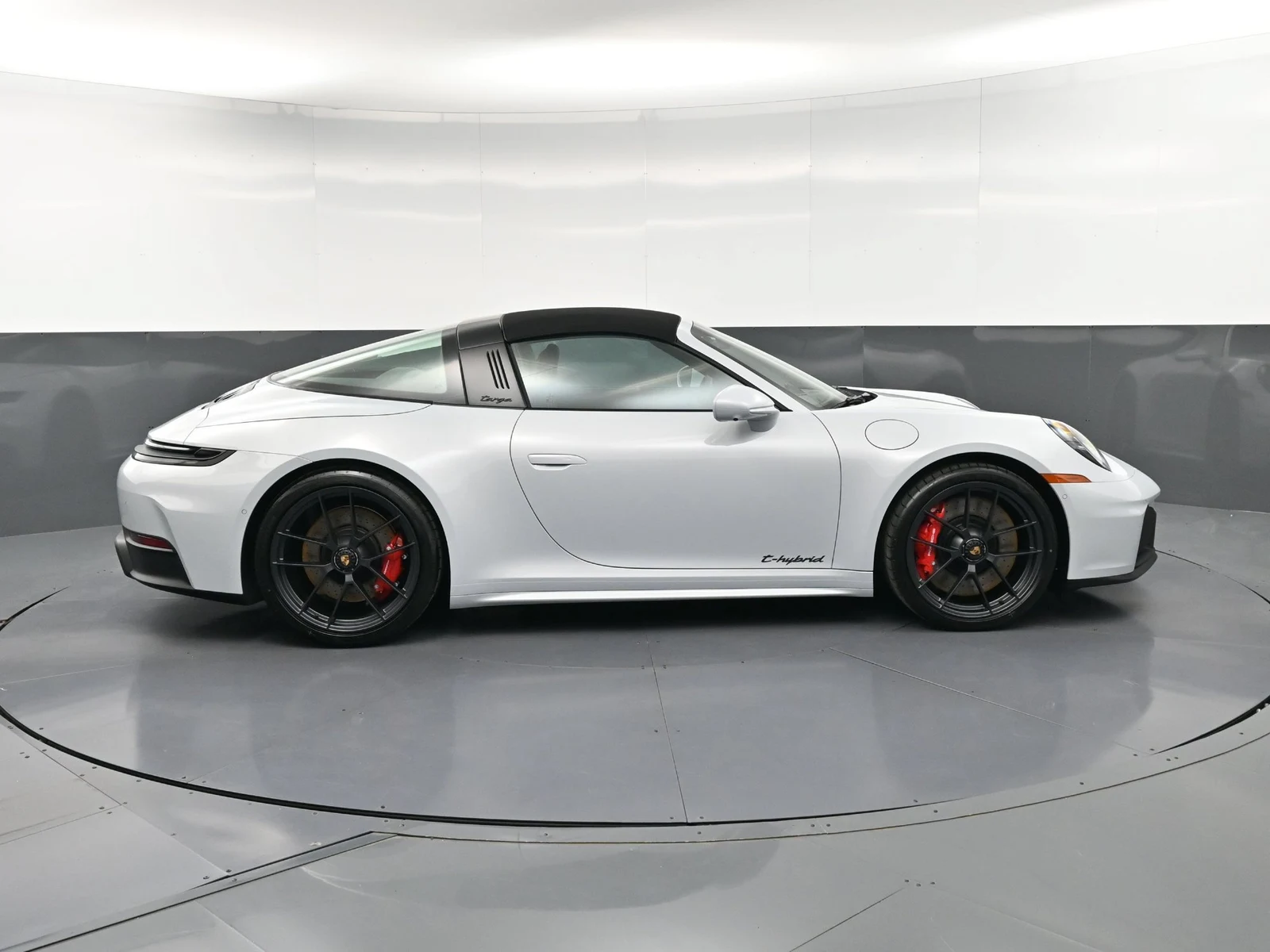 2026 Porsche 911 Targa 4 GTS, side profile, Silver