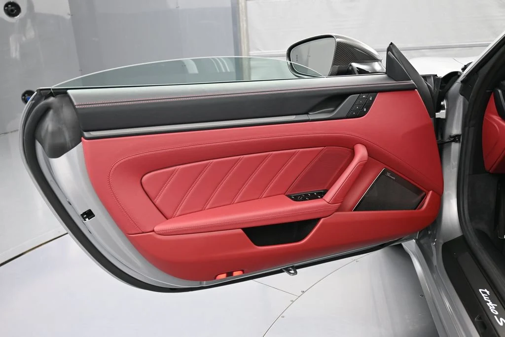 2026 Porsche 911 Turbo S Cabriolet interior, door panel, Black/Bordeaux Red