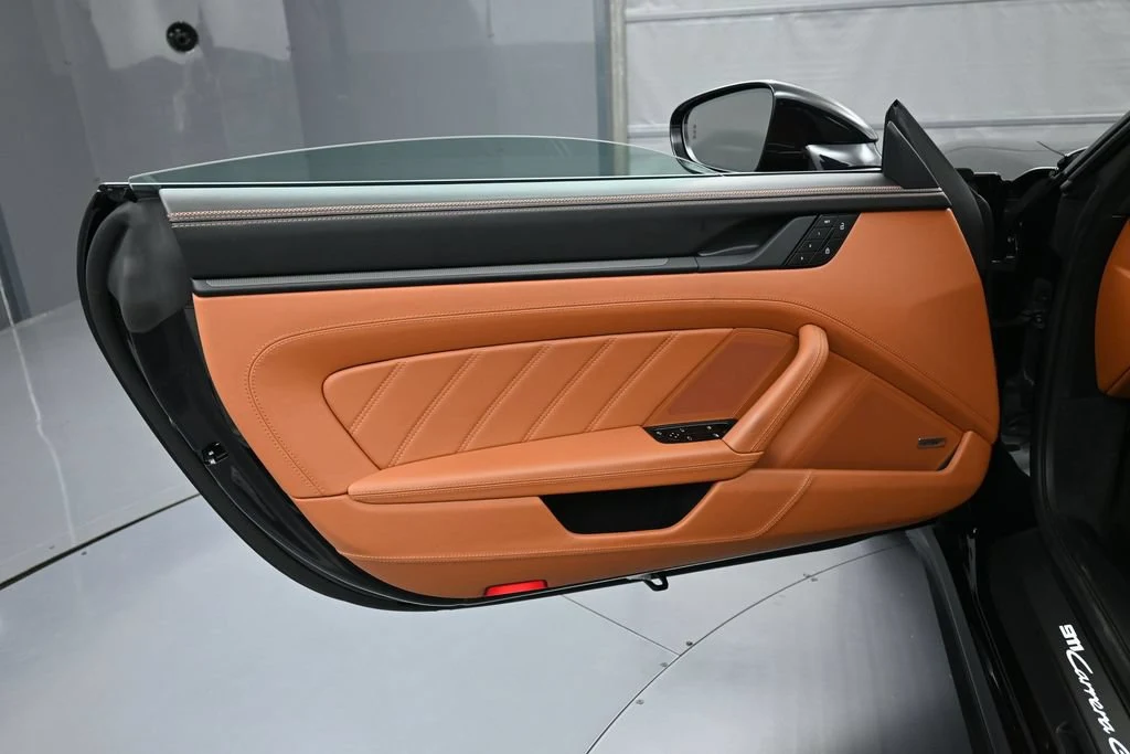 2026 Porsche 911 Carrera GTS interior, door panel, Basalt Black/Classic Cognac