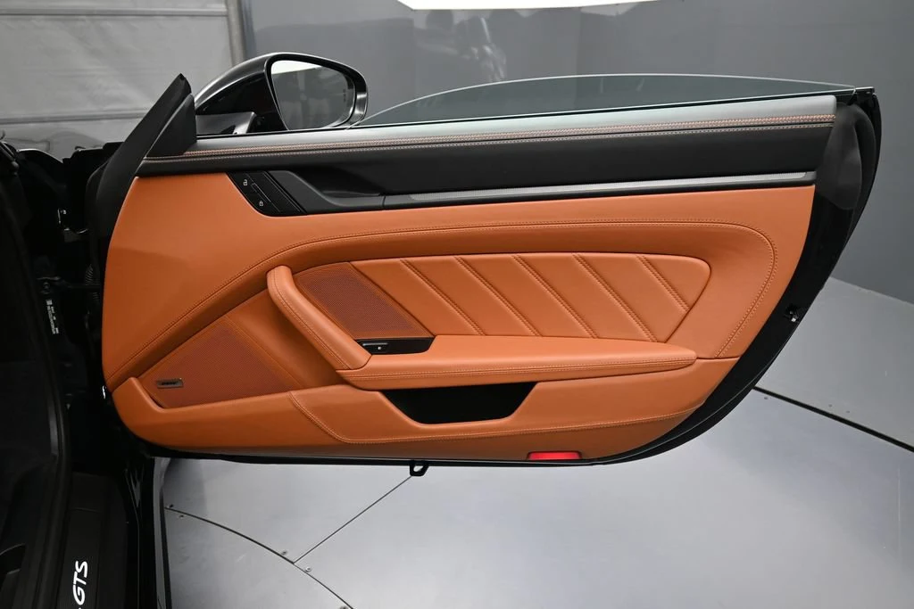 2026 Porsche 911 Carrera GTS interior, door panel, Basalt Black/Classic Cognac
