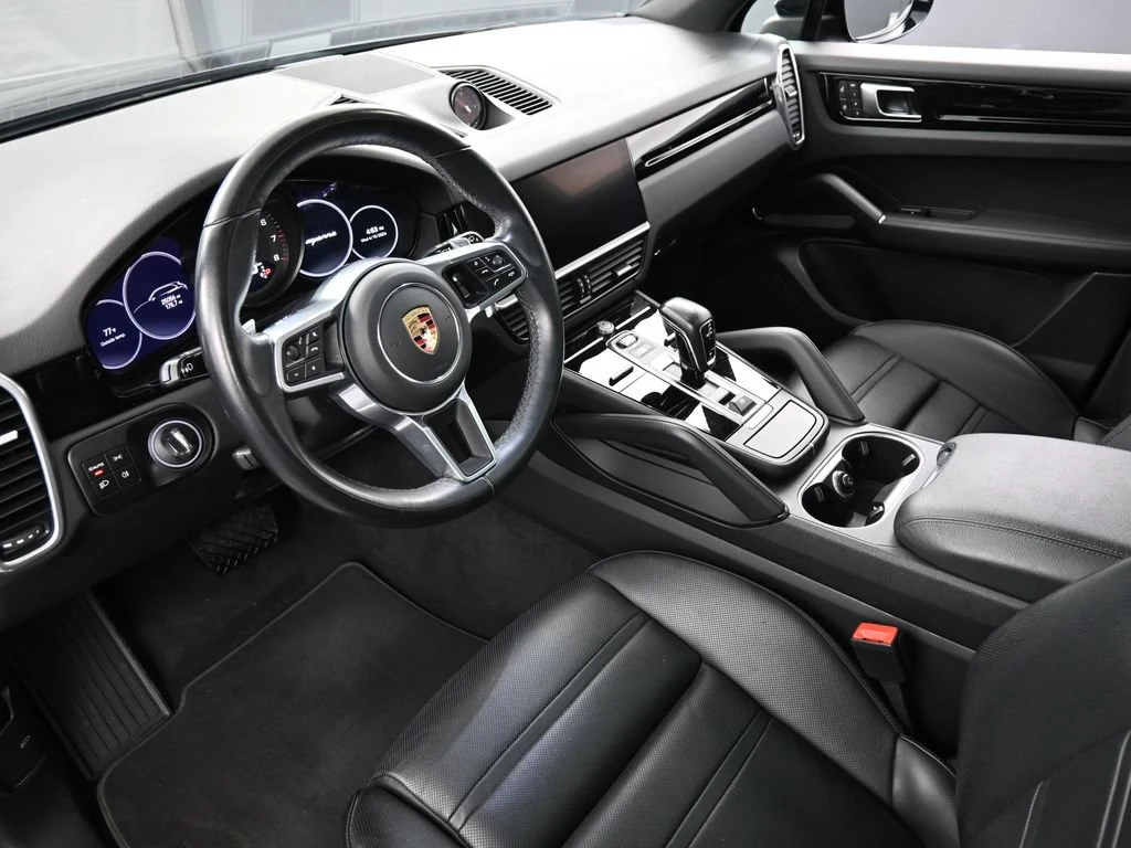 2022 Porsche Cayenne interior, dashboard, Black