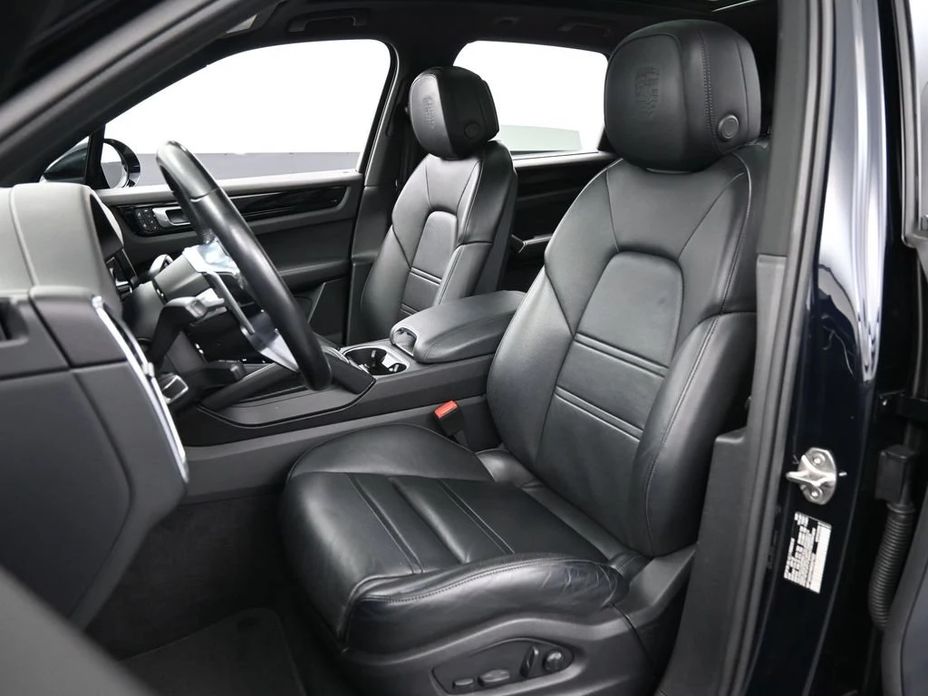 2022 Porsche Cayenne interior, seats, Black