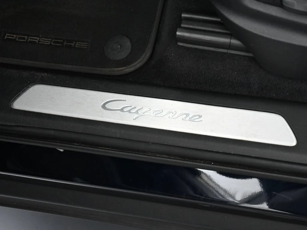 2022 Porsche Cayenne interior, door sill, Black