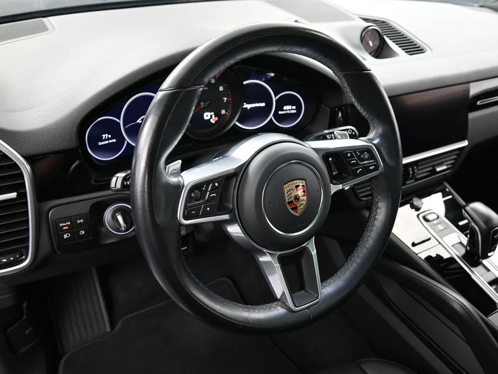 2022 Porsche Cayenne interior, Black