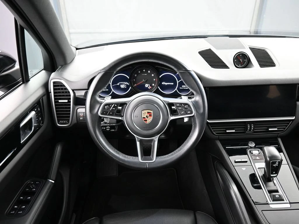 2022 Porsche Cayenne interior, dashboard, Black