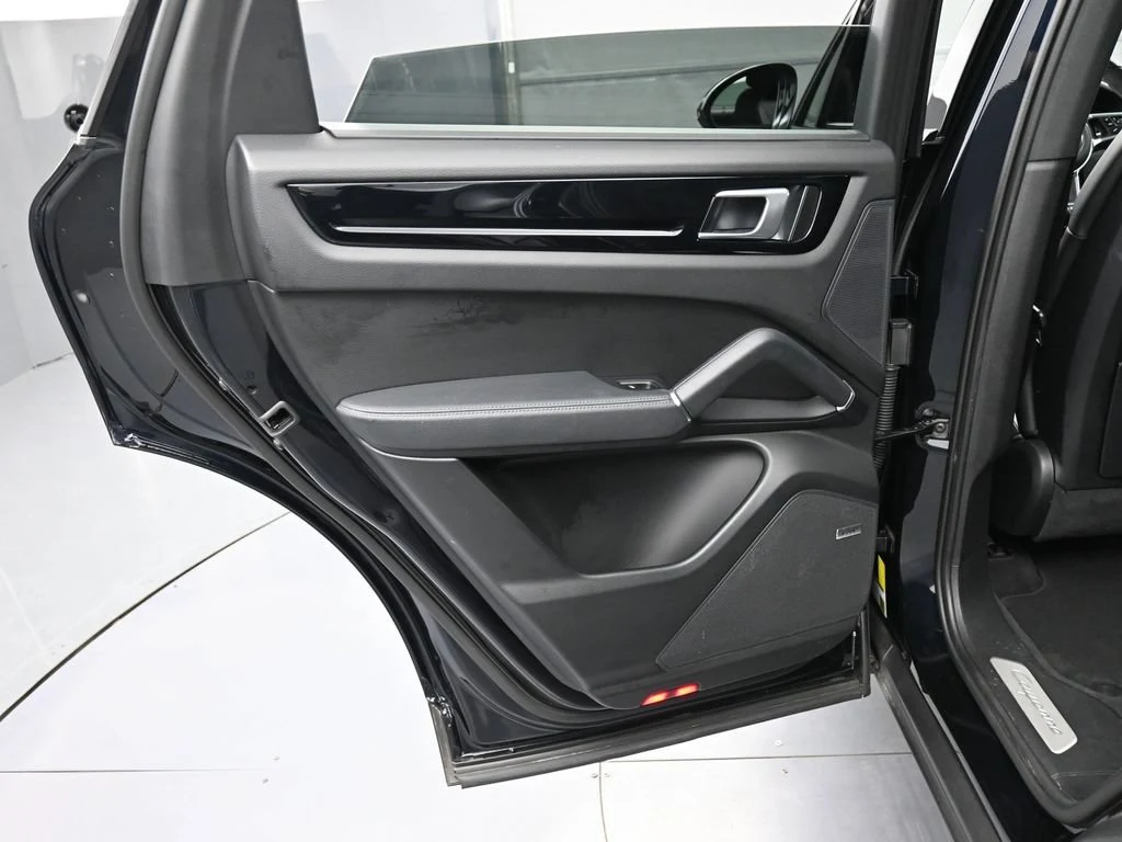 2022 Porsche Cayenne interior, door panel, Black