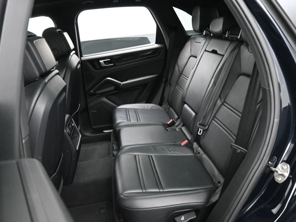 2022 Porsche Cayenne interior, seats, Black