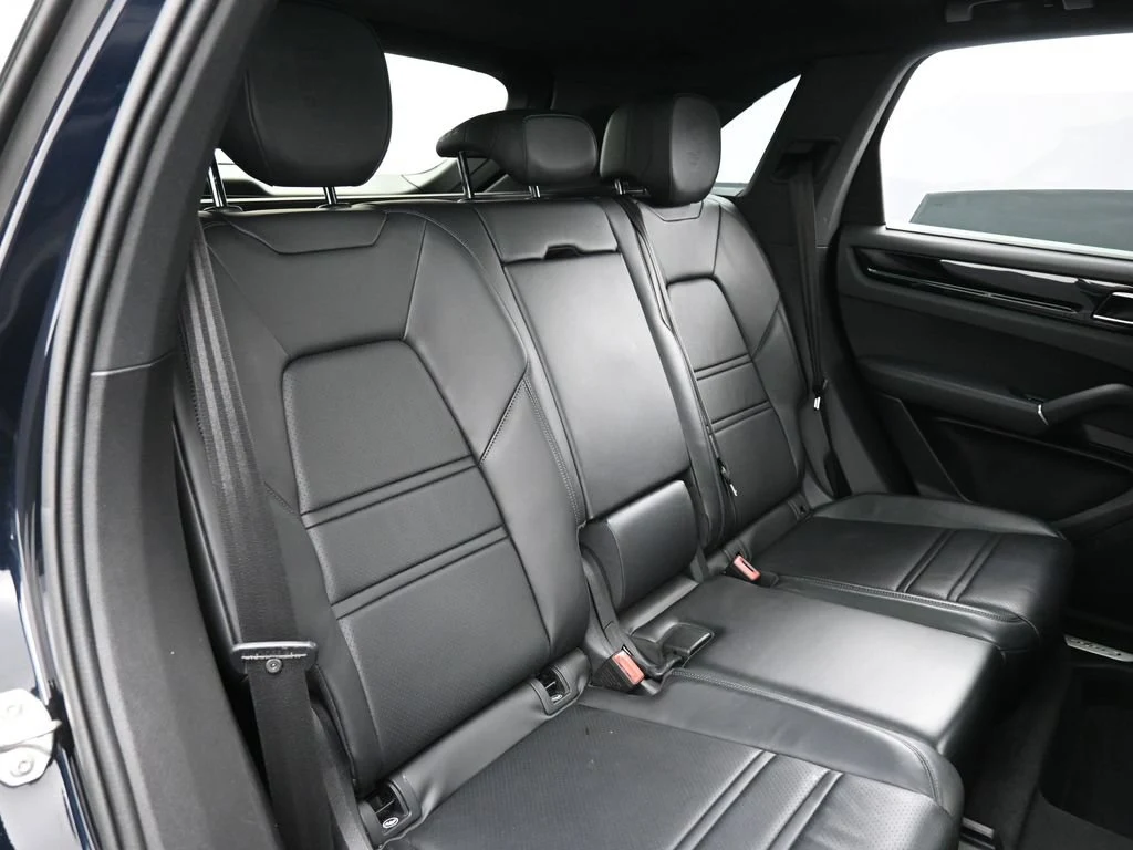 2022 Porsche Cayenne interior, seats, Black
