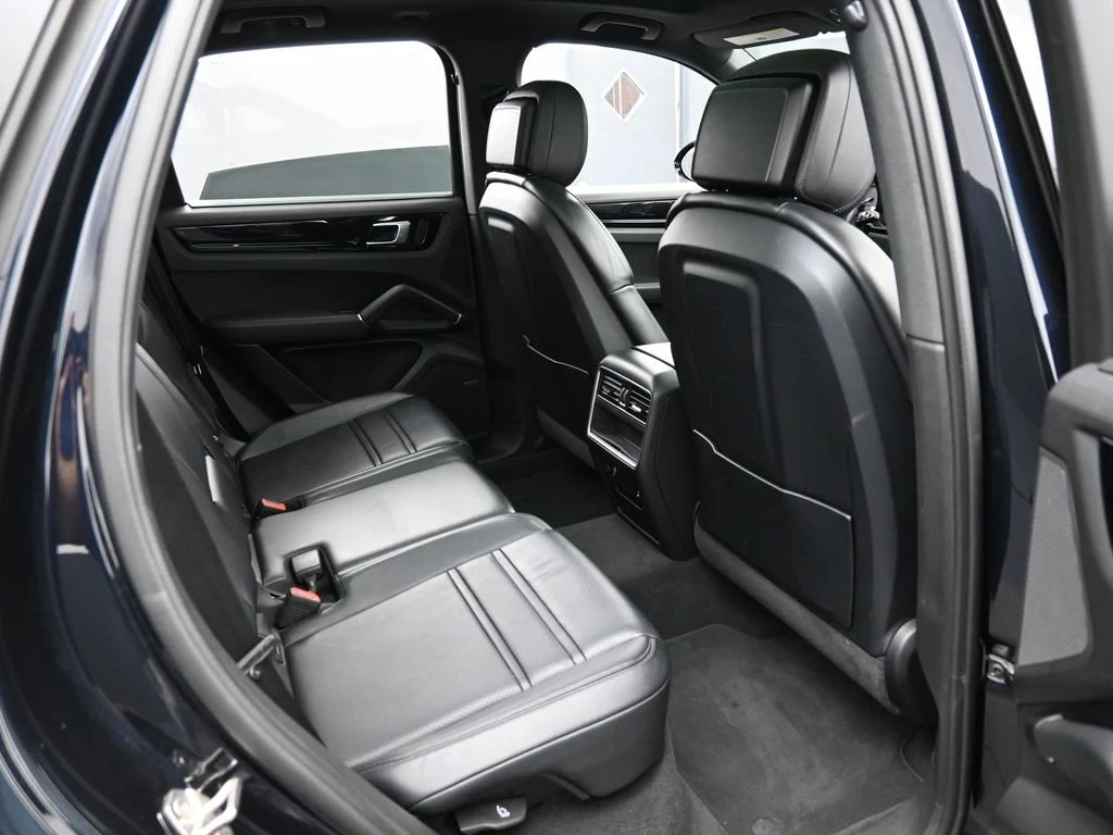 2022 Porsche Cayenne interior, seats, Black