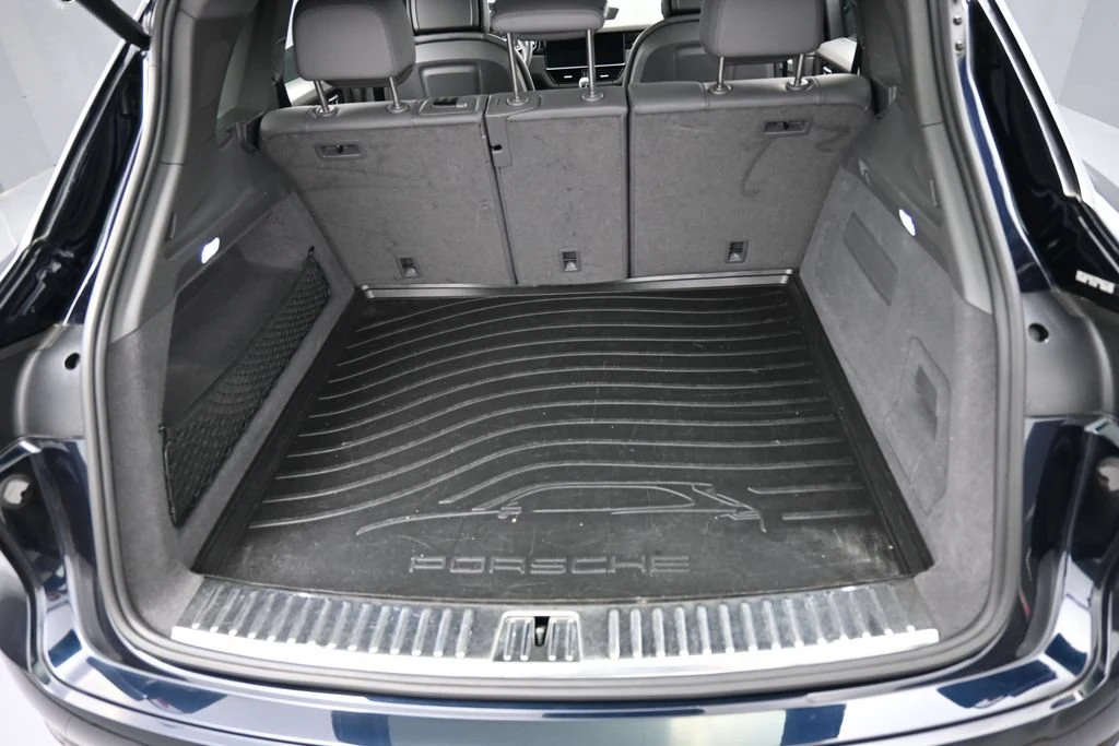 2023 Porsche Cayenne trunk