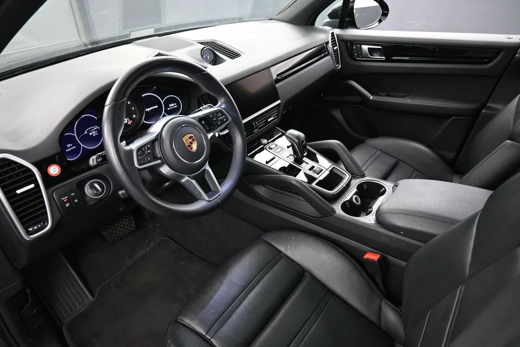 2023 Porsche Cayenne interior, dashboard, Black