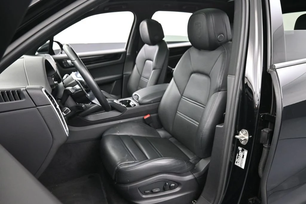 2023 Porsche Cayenne interior, seats, Black